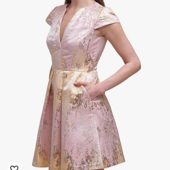 Vince Camuto Women's Jacquard Cap Sleeve Fit and Flare Pink and Gold Size 6 - Picture 2 of 15